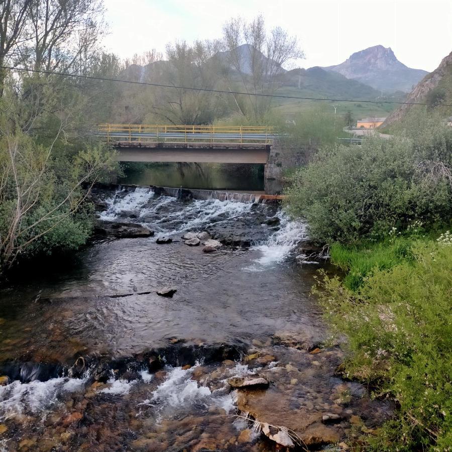 Turismo En Babia Bajo Los Nidos San Emiliano Exterior foto