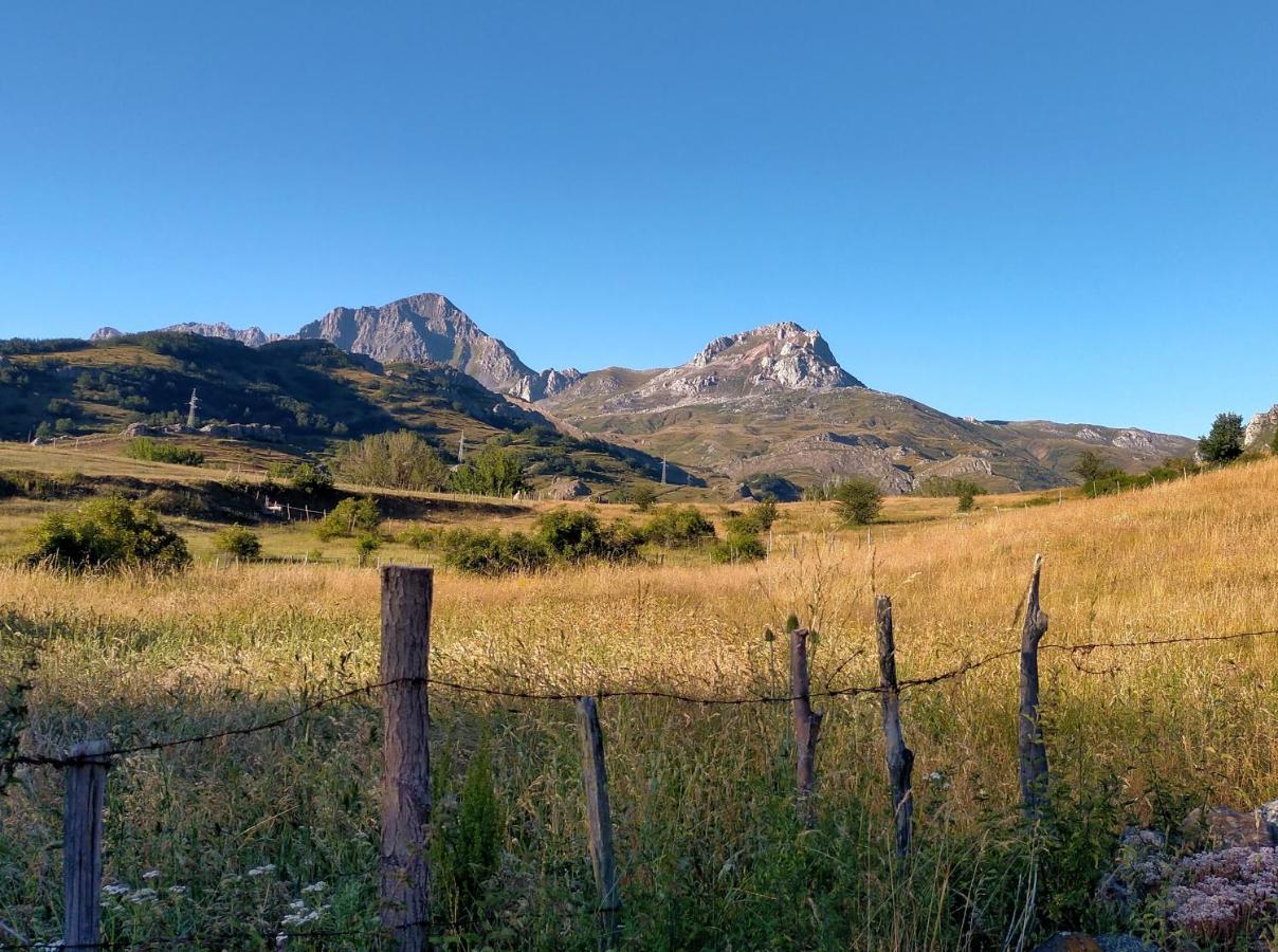 Turismo En Babia Bajo Los Nidos San Emiliano Exterior foto